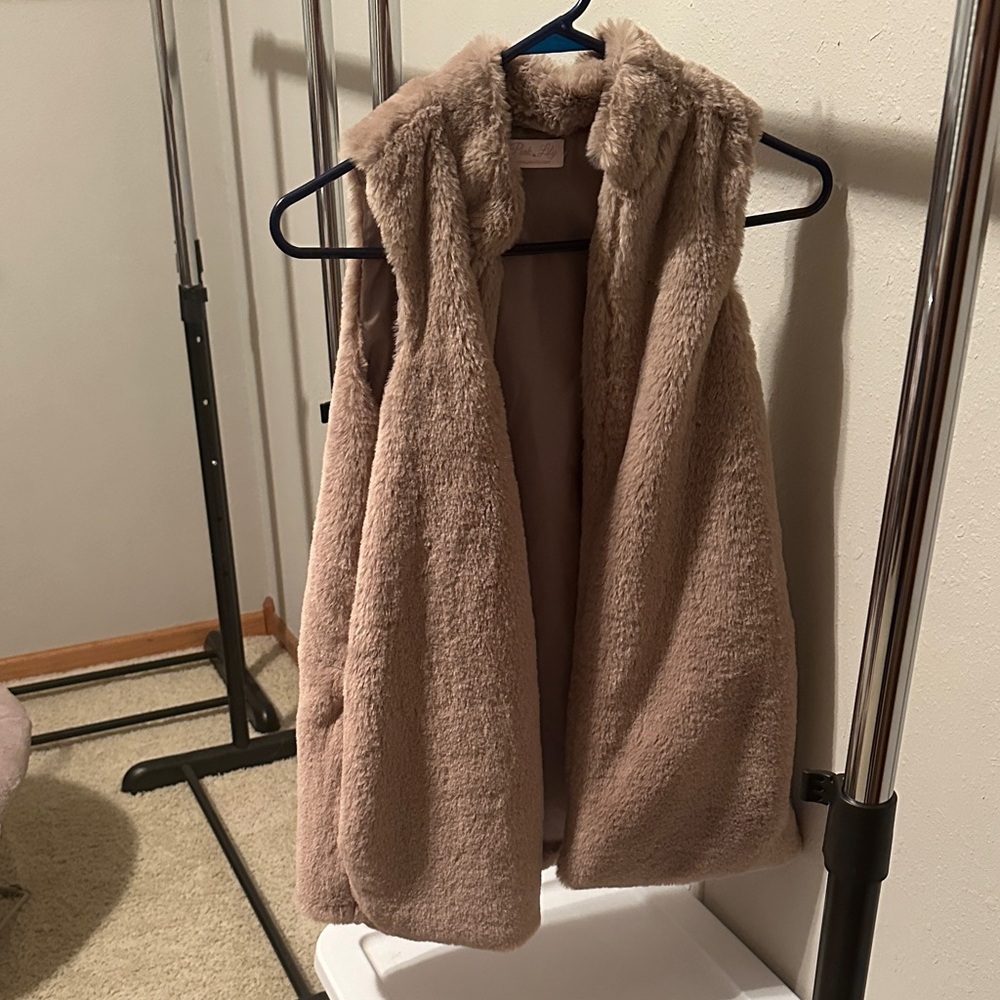 Pink Lily Plush Faux Fur Vest in Tan
